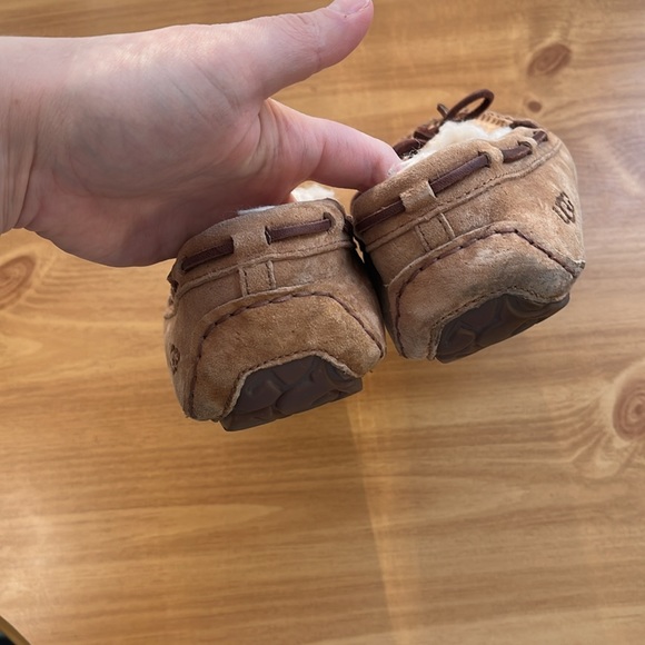 Ugg Dakota Moccasin Wool-Lined Suede Slippers Women’s Size 7 - Picture 9 of 10